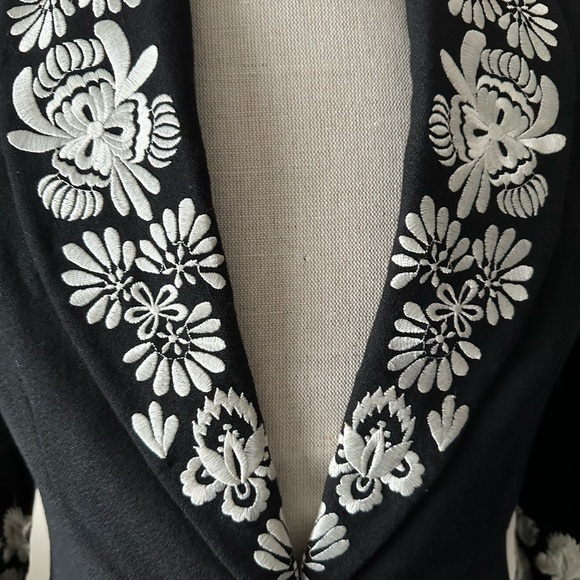 90s Vintage Women’s Black and White Floral Blazer (100% wool) - Size 6 - Picture 4 of 7